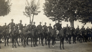 Alla testa di un plotone di allievi nell'ultimo periodo di istruzione a Modena nel 1909