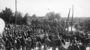 Il corteo funebre sfila per le strade di Quinto di Treviso il 16 giugno 1918