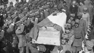 At the exit of the church of S. Giorgio, the coffin was carried by some squadron mates